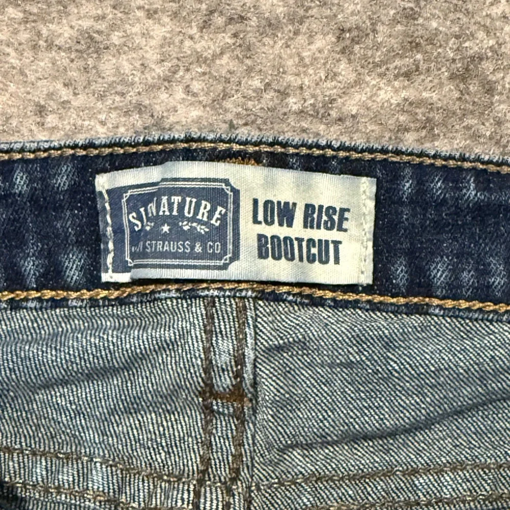 Levi Strauss Signature Bootcut Jeans Dark Wash Low Rise Size 10 S Petite Wide‎